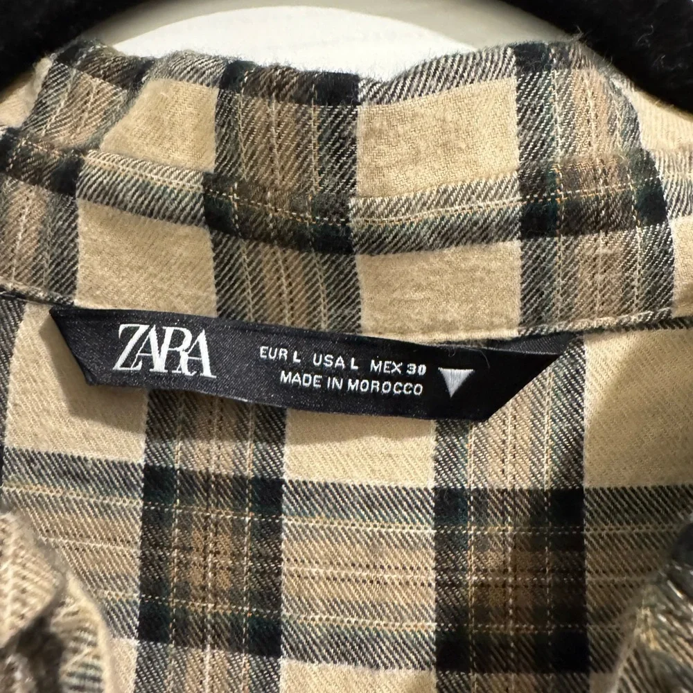 Zara Women’s Flannel - Picture 2 of 3